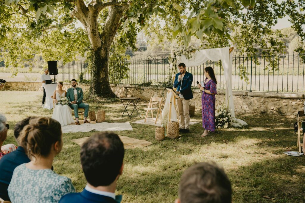 ambiance familiale et conviviale cérémonie laique