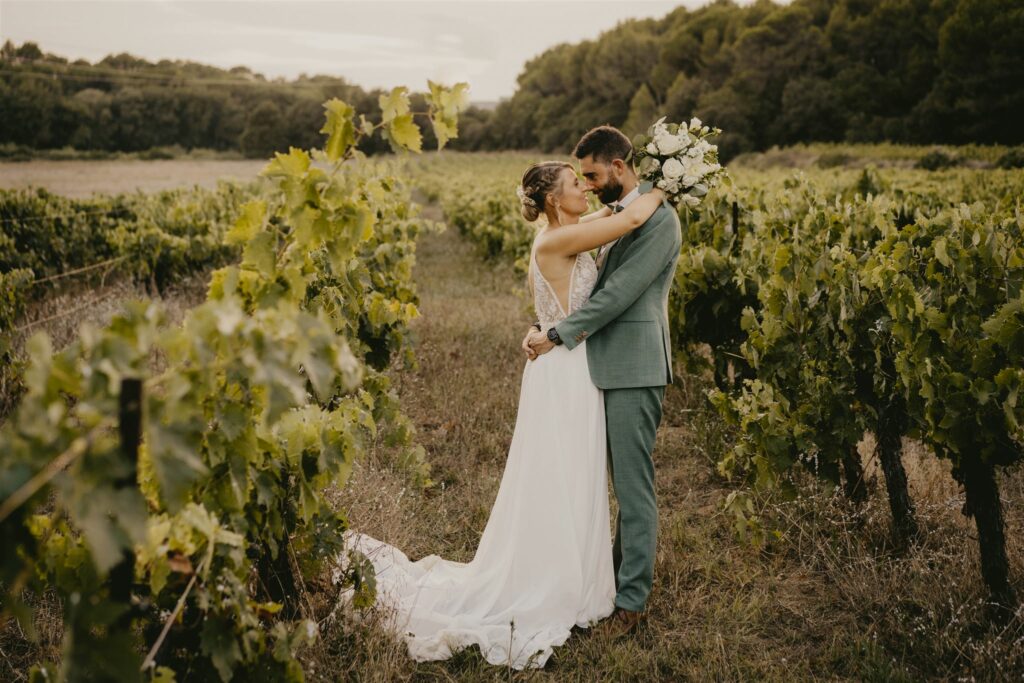 endroit paisible séance couple mariés