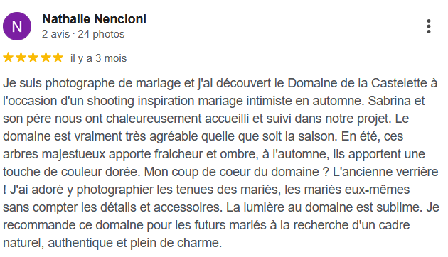 Je suis photographe de mariage et j'ai découvert le Domaine de la Castelette à l'occasion d'un shooting inspiration mariage intimiste en automne. Sabrina et son père nous ont chaleureusement accueilli et suivi dans notre projet. Le domaine est vraiment très agréable quelle que soit la saison. En été, ces arbres majestueux apporte fraicheur et ombre, à l'automne, ils apportent une touche de couleur dorée. Mon coup de coeur du domaine ? L'ancienne verrière ! J'ai adoré y photographier les tenues des mariés, les mariés eux-mêmes sans compter les détails et accessoires. La lumière au domaine est sublime. Je recommande ce domaine pour les futurs mariés à la recherche d'un cadre naturel, authentique et plein de charme.